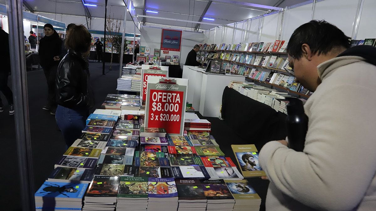 La Feria del Libro de Neuquén se estira hasta el domingo con una grilla para todos los gustos