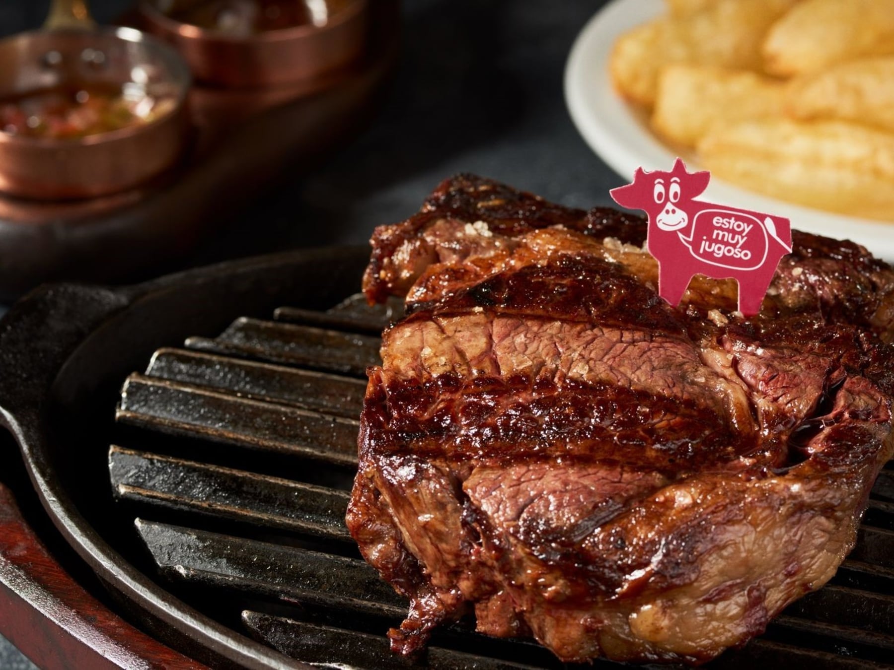 El oro del bife argentino tiene parada en Puerto Madero: cómo pedirlo y a qué precio