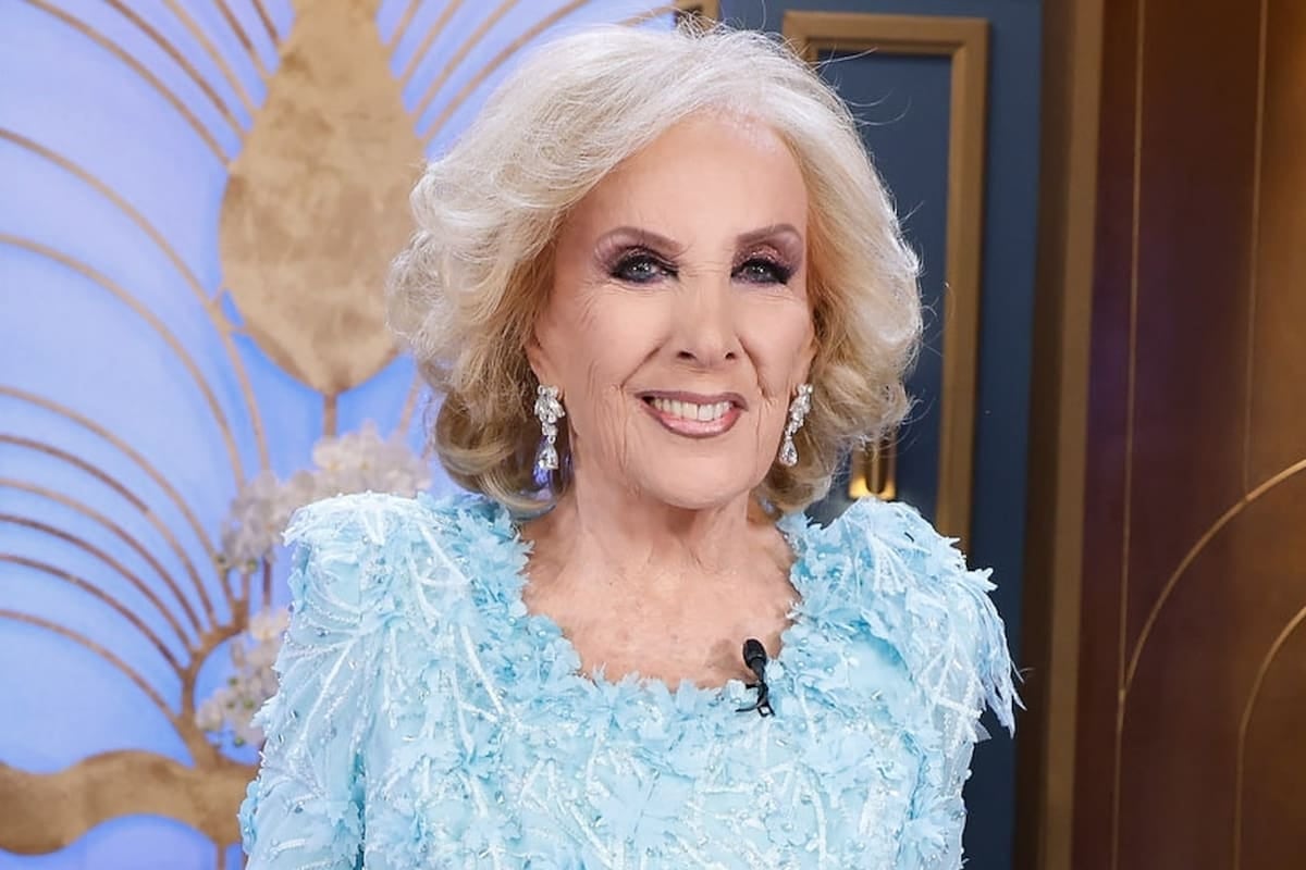 Juana Viale vuelve a calzarse el traje de anfitriona: Mirtha Legrand sigue peleando contra la tos y todavía no vuelve a la pantalla