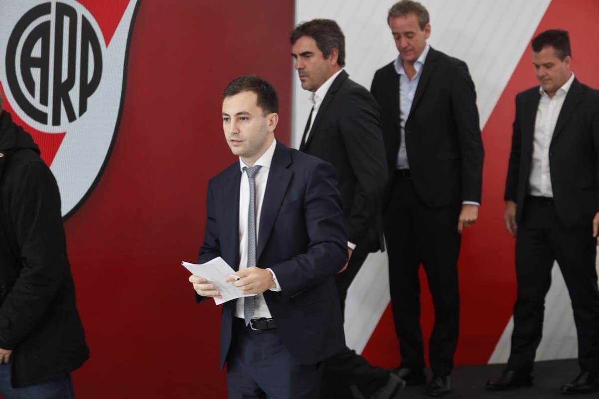 River se mandó al mercado como quien llena el changuito antes de la tormenta