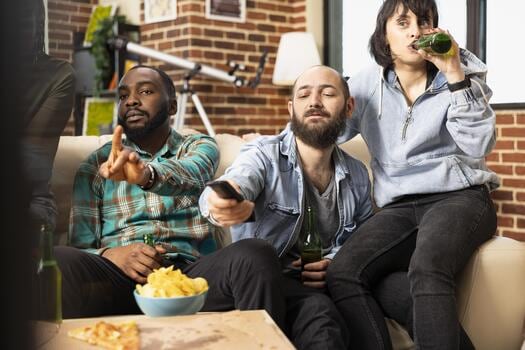 De hechizos, bádminton y bodas arregladas: el anime que se viene al streaming entre septiembre y noviembre