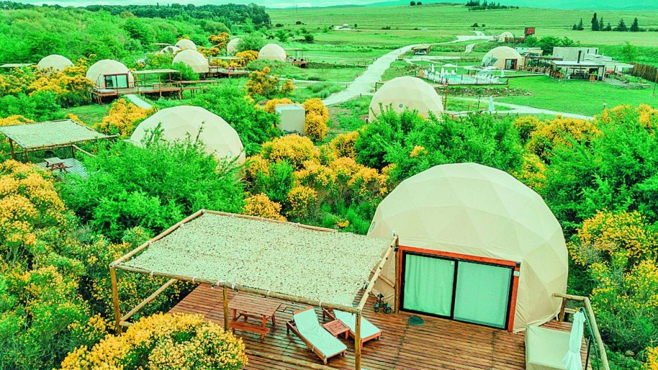 Cinco glampings a menos de 120 kilómetros de Buenos Aires: domos, yurtas y silos para escapar sin irse lejos