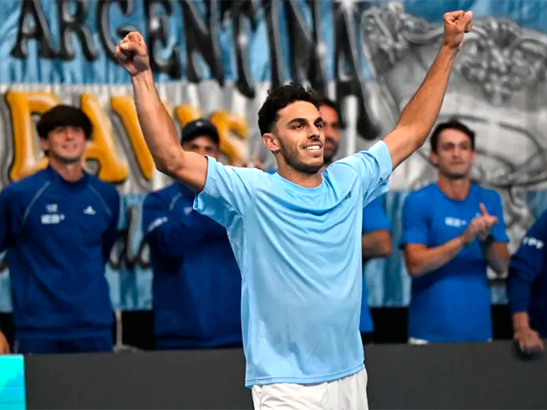 Cerúndolo cerró la serie en Neuquén y Argentina se ganó el derecho de ilusionarse
