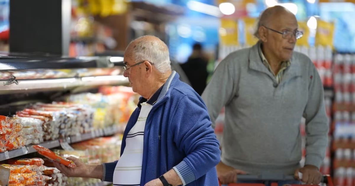 Jubilados frente al mostrador: cómo se mueven los descuentos de octubre y por qué el beneficio real depende del banco que paga la haber