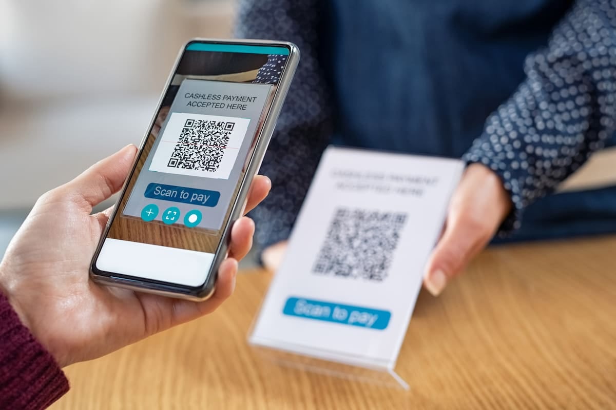 Pagos con QR treparon 67,5% interanual y la tarjeta volvió a retroceder en julio
