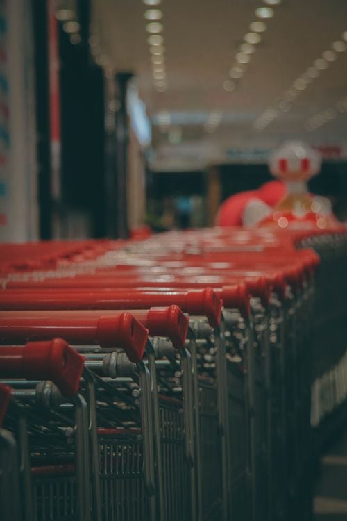 Comercios y supermercados evalúan cerrar el lunes 28 por el feriado gremial del Día del Empleado de Comercio