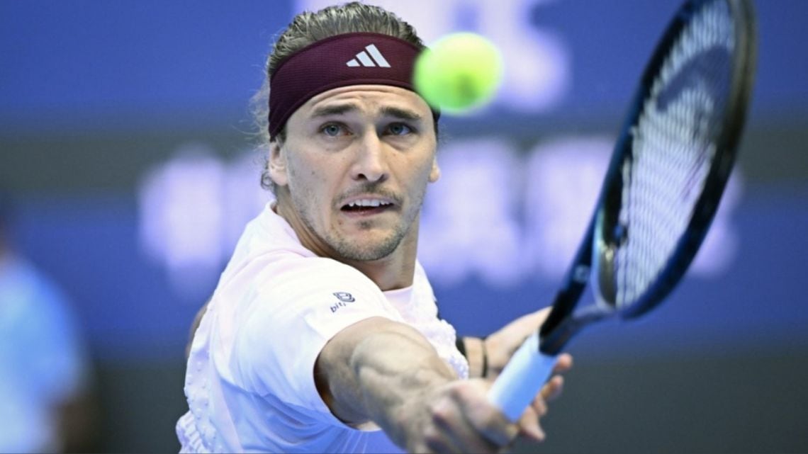 Zverev arrancó en Shanghái con el lomo duro del circuito y se plantó: cinco sets y a comer perdices