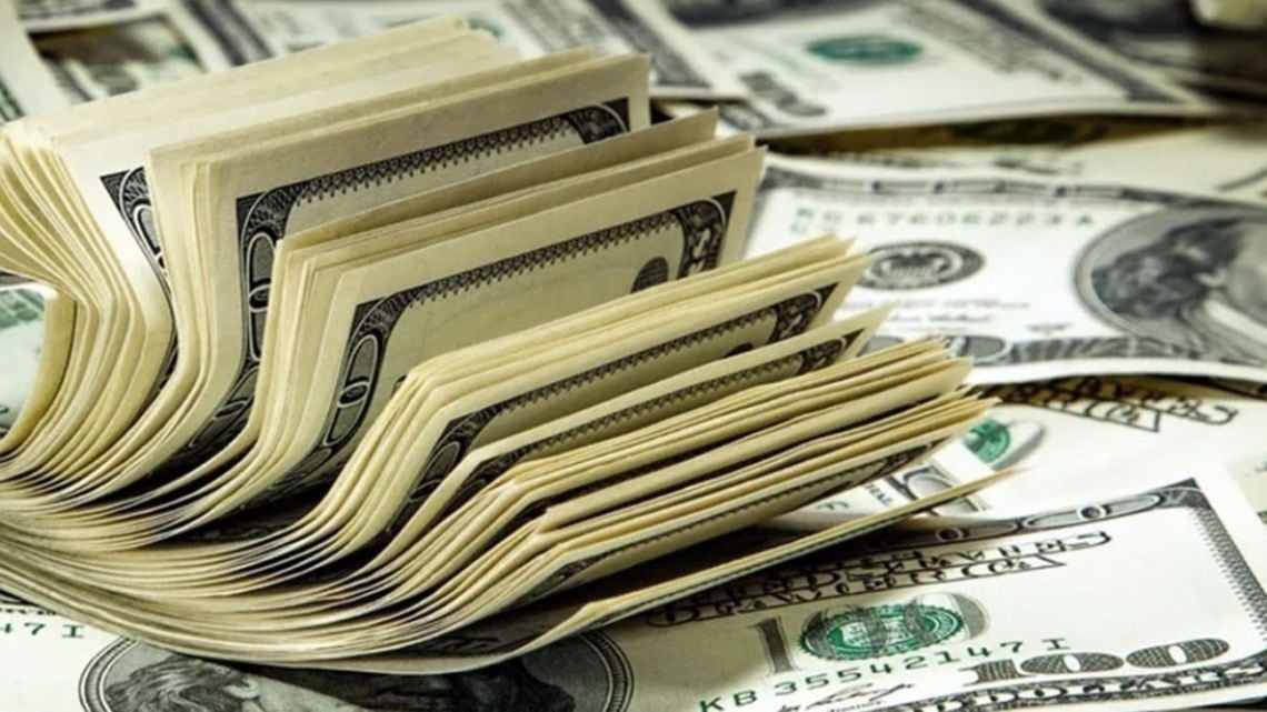 El blue cedió cinco pesos y se reacomodó por debajo de la pizarra del Banco Nación