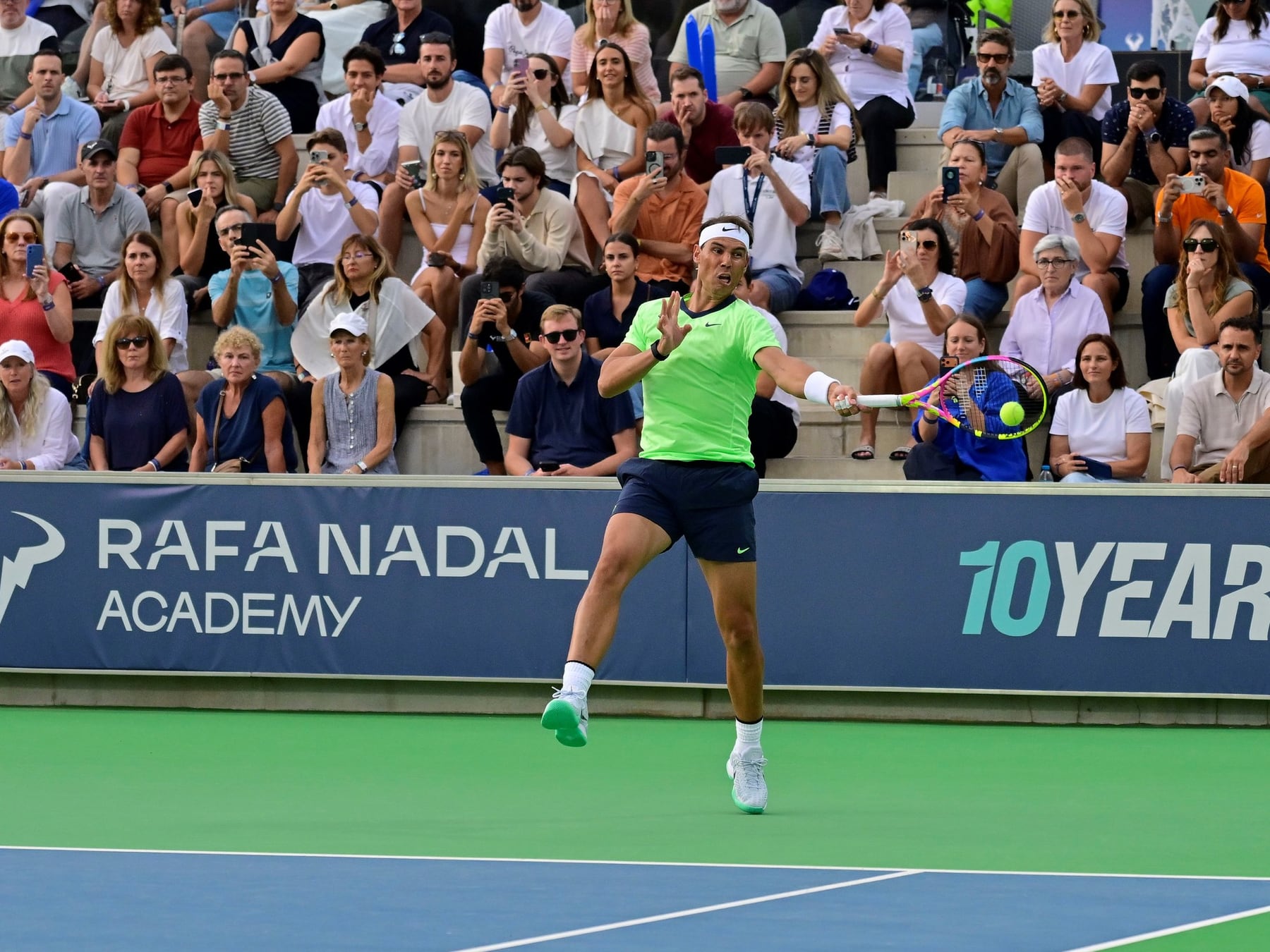 Nadal se calzó la raña después de 683 días y festejó a lo grande con Moyá en Manacor