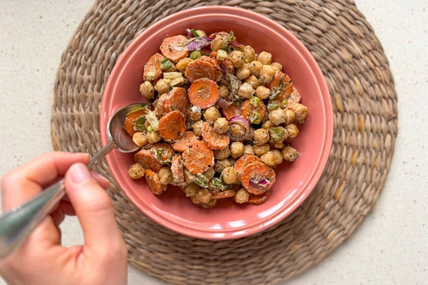 Garbanzos al horno con tahini: una ensalada templada que se arma en poco más de media hora