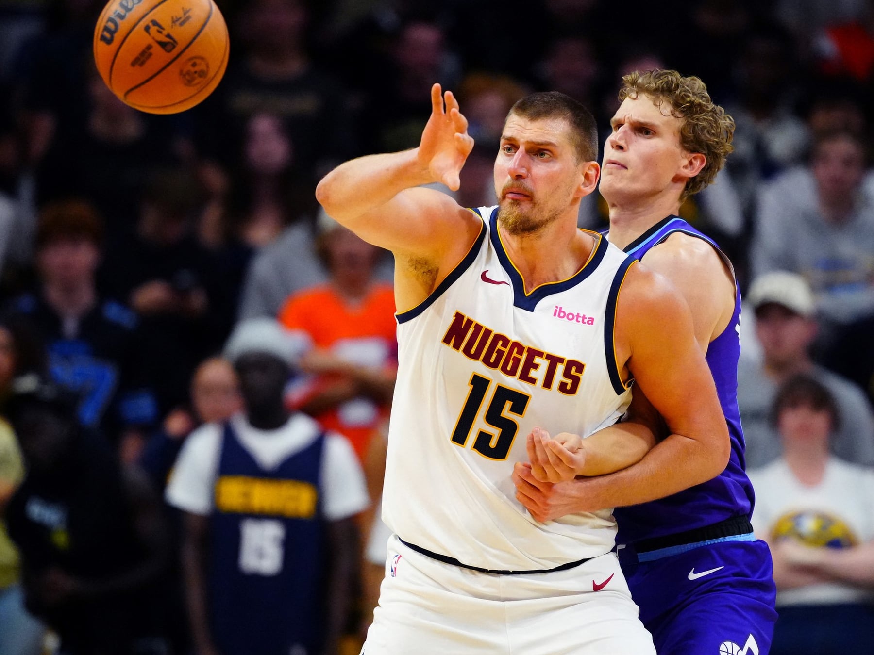 Nuggets tropezó en la primera: el pase de Jokic no alcanzó