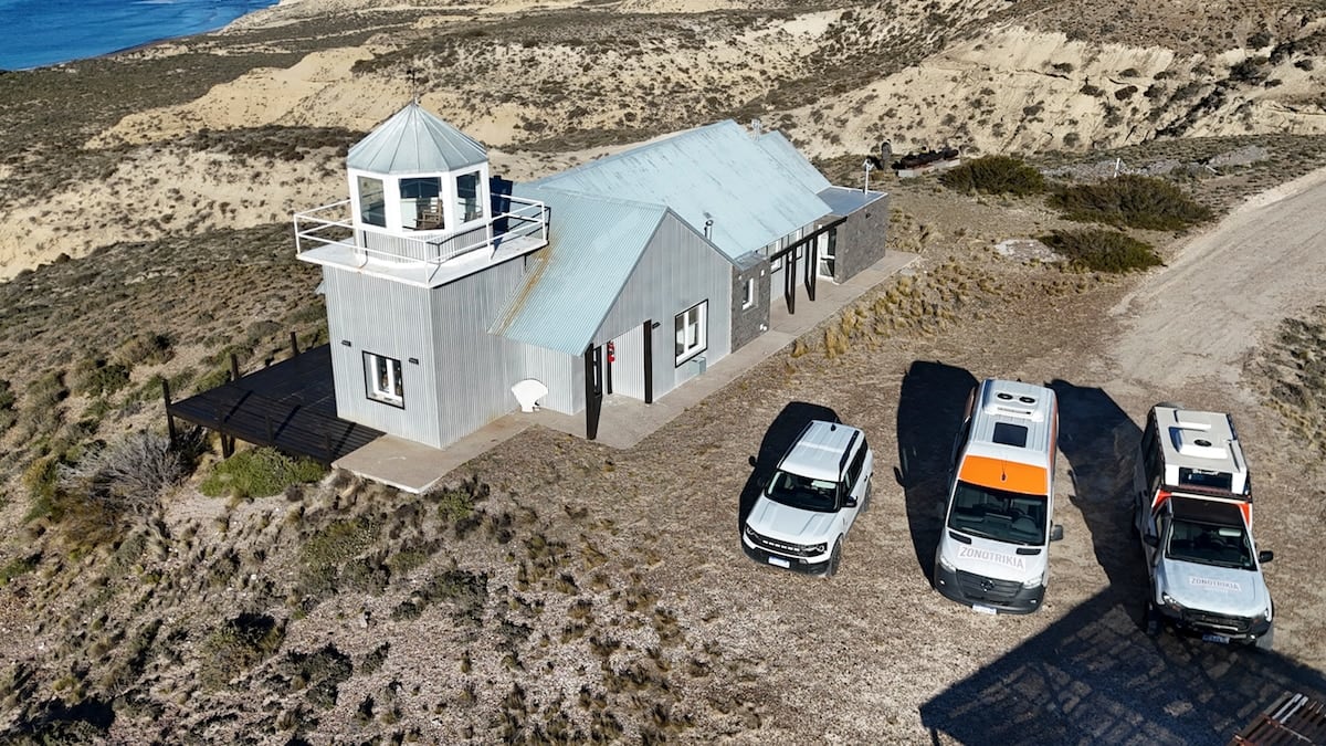 A 50 kilómetros de Puerto Madryn, una estancia centenaria propone ver ballenas desde la costa y caminar la estepa