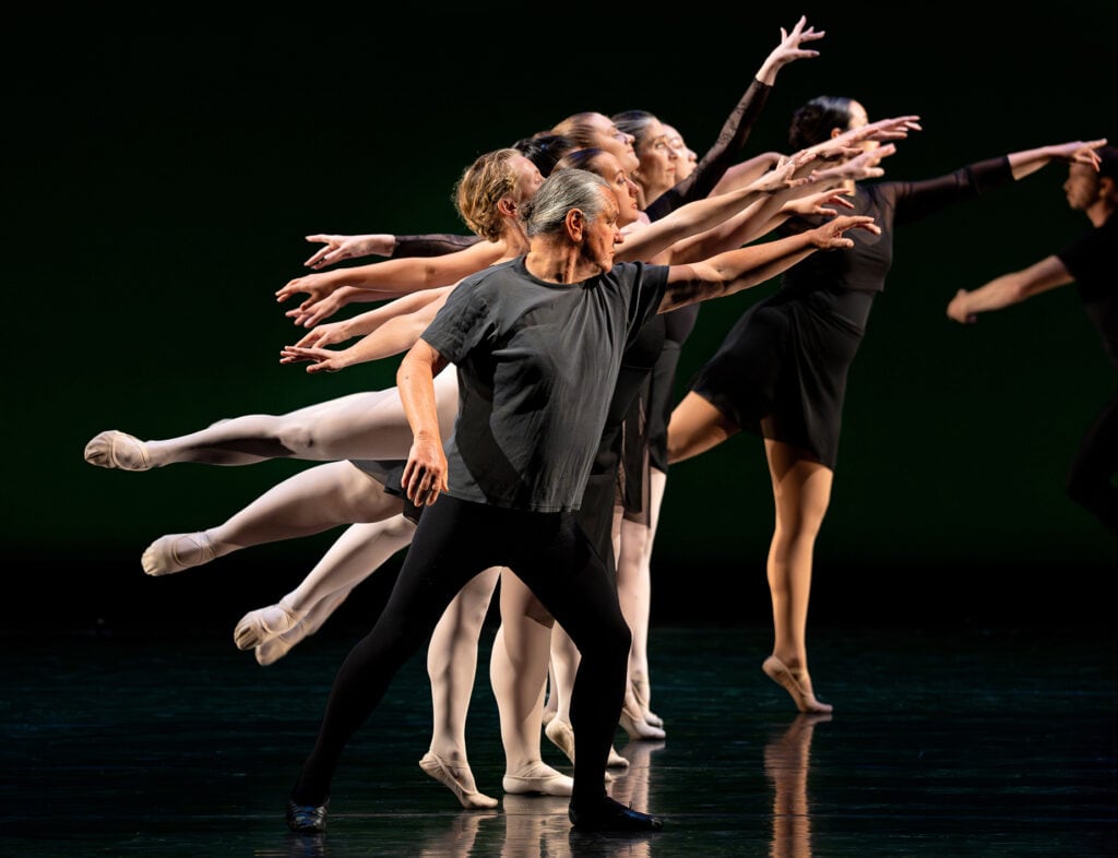 Una noche de cuerpos memoriosos: El Baile Infinito se presenta en el Cine Teatro Español con entrada a cambio de un alimento