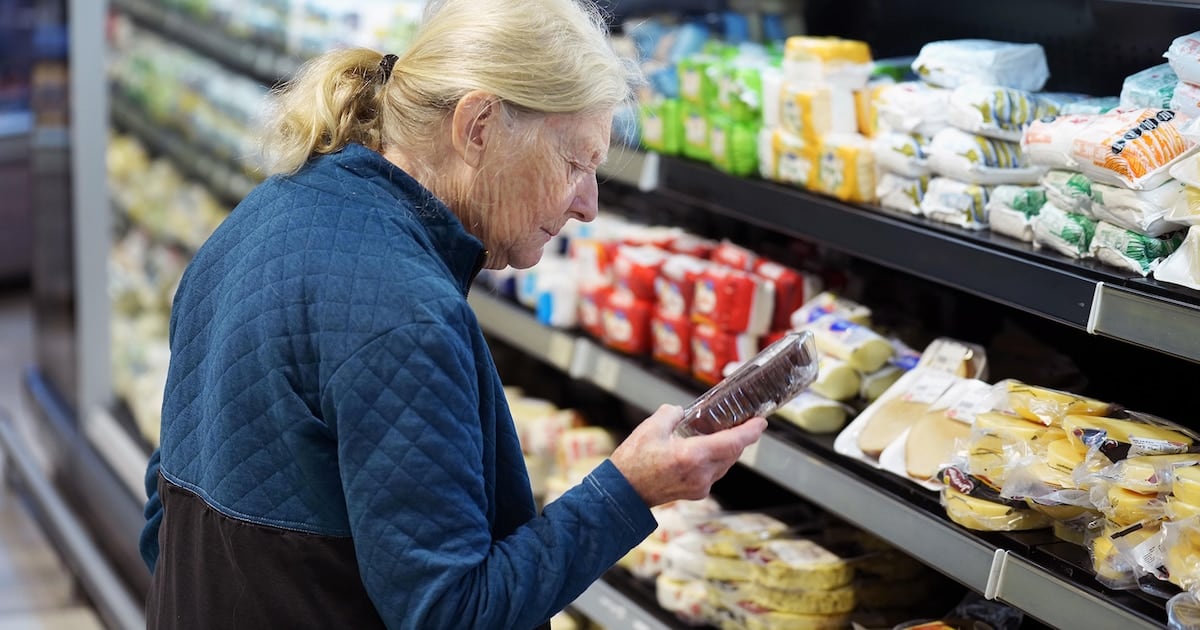 La brecha de precios entre supermercados se ensancha en frutas y verduras y se comprime en farmacia