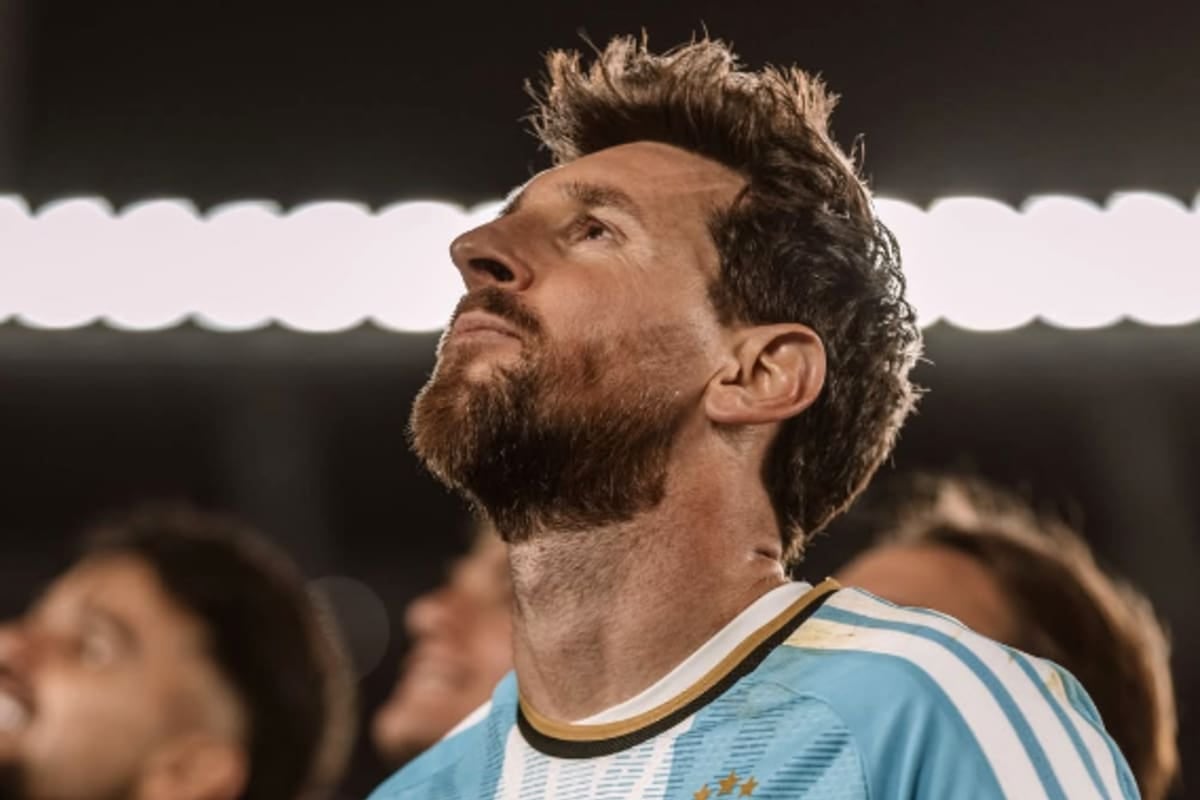 El frío de la despedida: Messi se quitó la celeste y blanca y el Monumental se quedó mudo