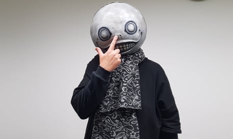 Yoko Taro, el padre de NieR que sigue trabajando por miedo a la demencia y ahora escribe Evangelion
