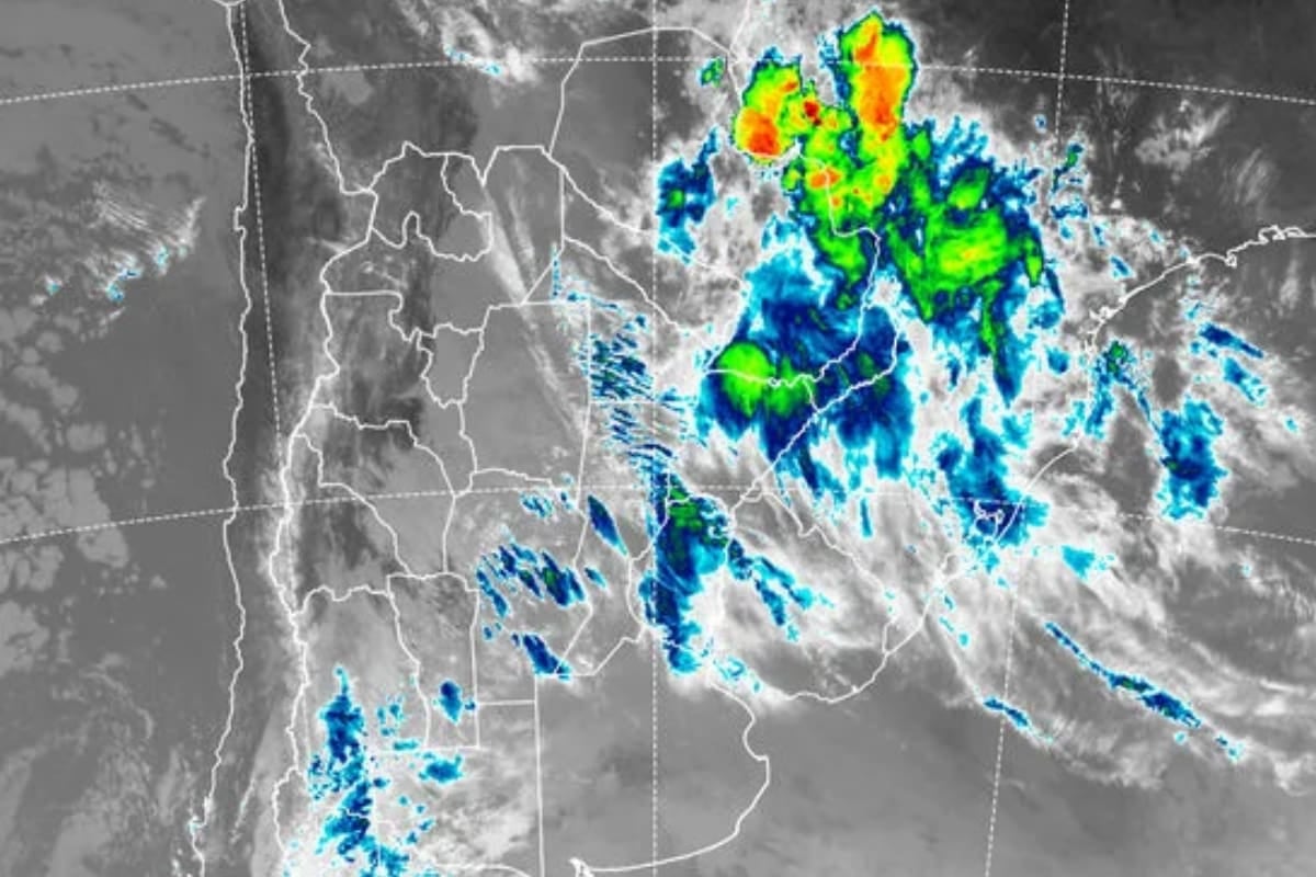 El finde largo llega con sábado bajo agua y un domingo que se gana la calle en la ciudad