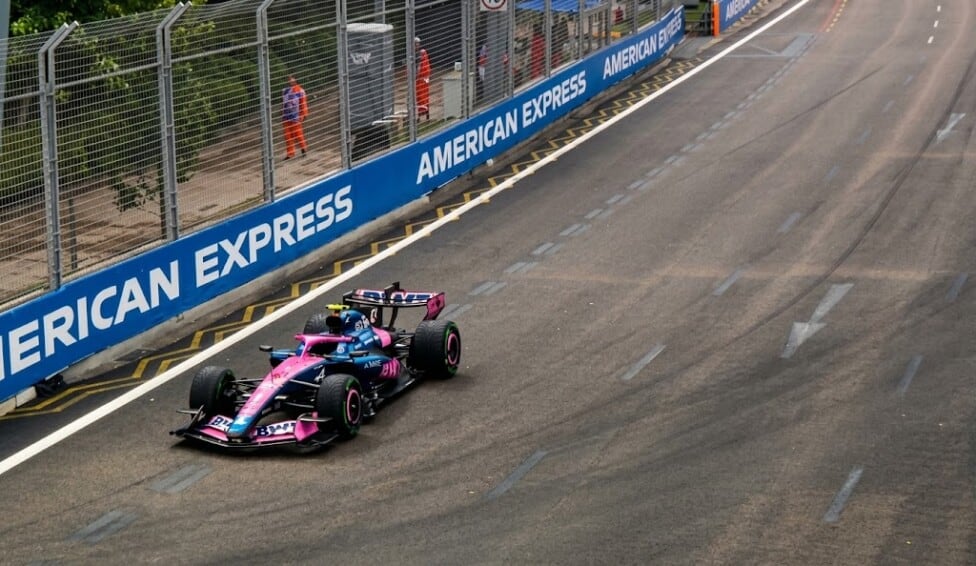 Verstappen se zambulló en Marina Bay, ganó la Sprint bajo la lluvia y dejó a Colapinto a pie