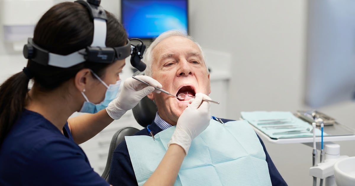 Sonrisas que se apagan: cuando perder dientes en la vejez empieza a jugarle en contra a la memoria