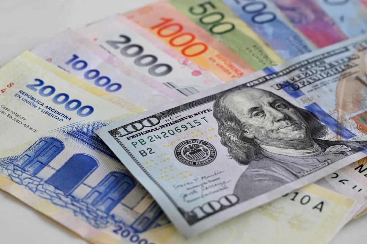 La ropa y los restaurantes siguen indomables: Argentina se abarató en dólares, pero carga con los sobreprecios más duros de la región