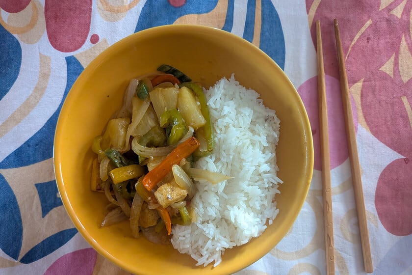Tofu agridulce con piña: cómo replicar el salteado chino clásico sin un gramo de carne