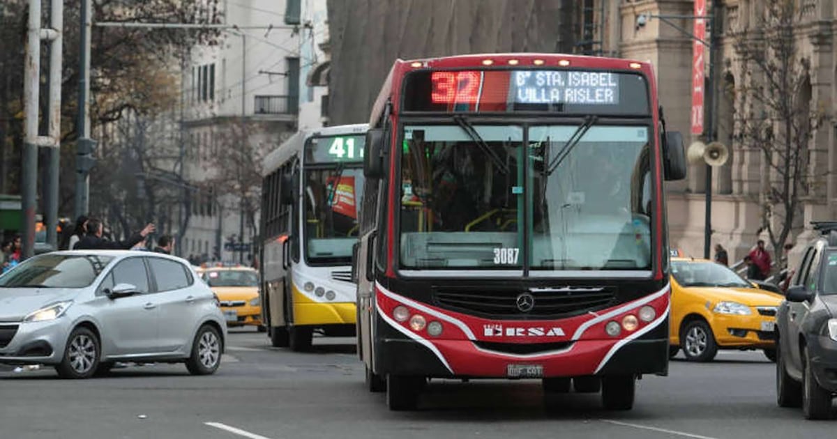 El boleto de colectivo en Argentina: una brecha de más de cuatro veces entre el AMBA y Pinamar, con menos pasajeros y mayor costo real por usuario