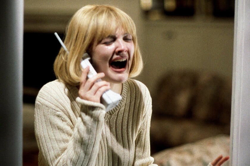 Las lagrimas verdaderas de Drew Barrymore en Scream: el truco que Wes Craven uso para quebrar a su estrella en la primera escena