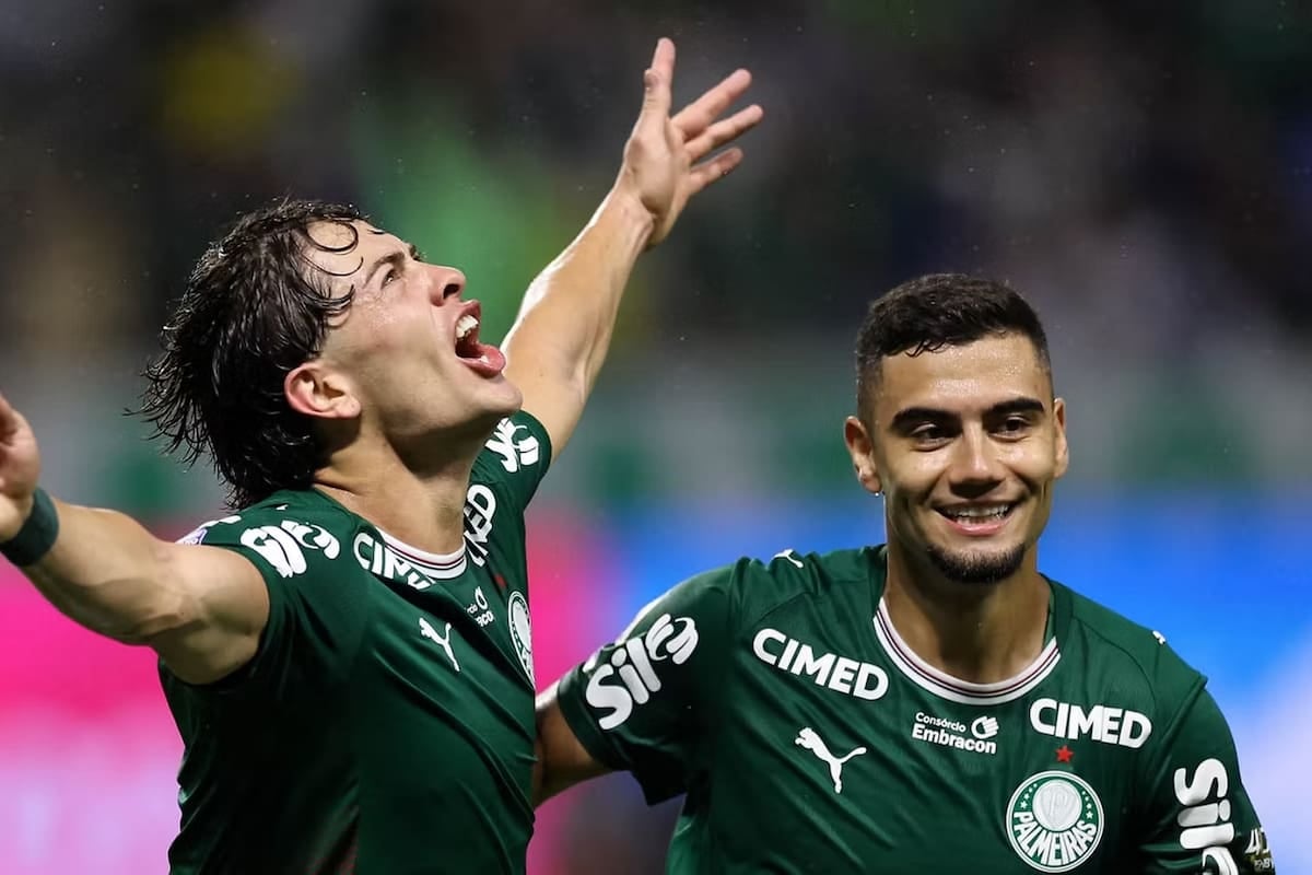 Giay se sacó la mufa con un doblete y Seedorf se come el vértigo de un Corinthians en llamas