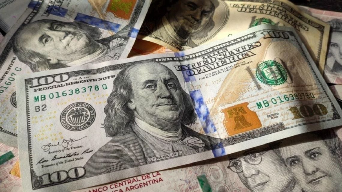 El blue cedió cinco pesos en una rueda de relativa calma y la brecha con el oficial se reduce a apenas quince
