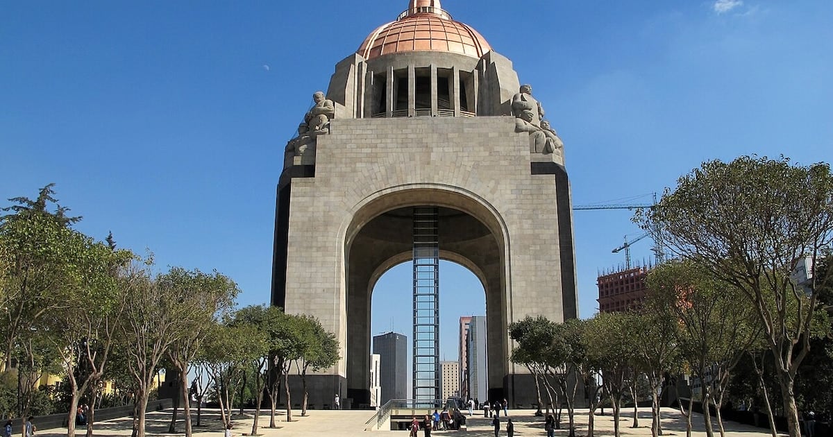 Setenta metros sobre la CDMX: el arco triunfal más alto del mundo se sube, se baja y se cruza por dentro