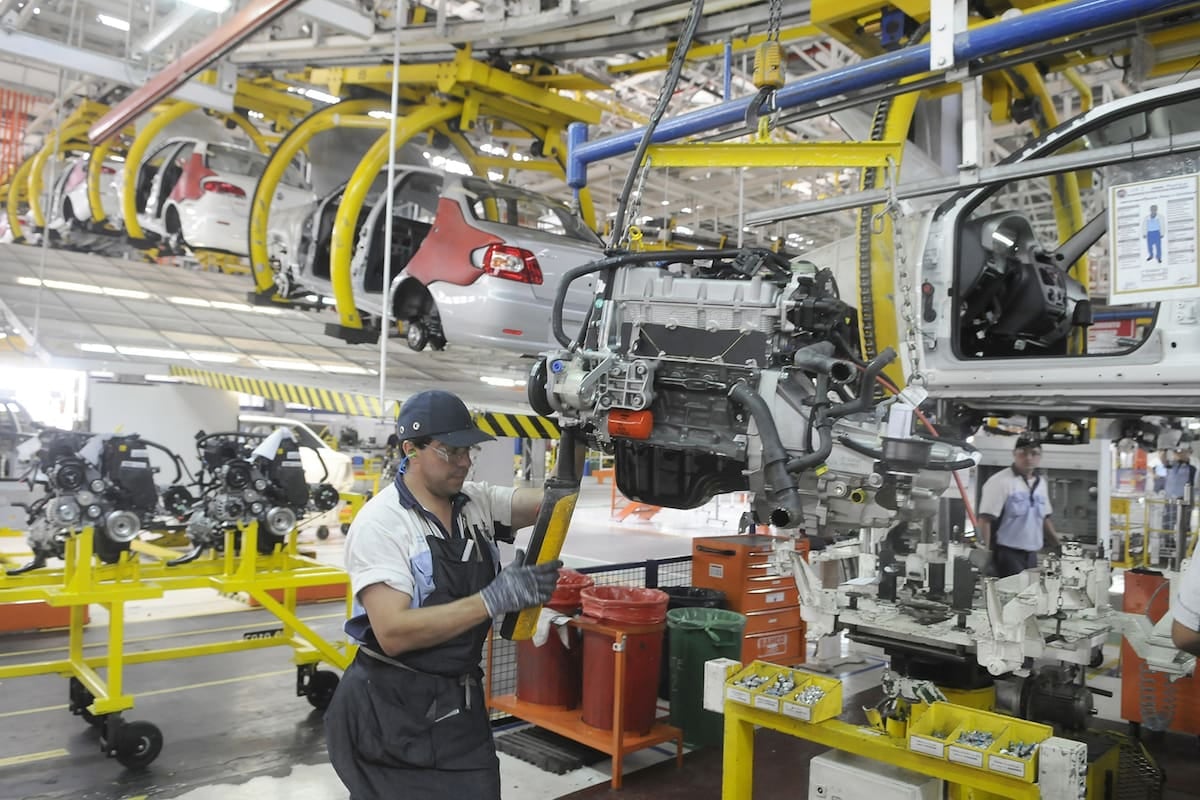 La industria usó apenas el 58,5% de su capacidad en agosto y volvió a quedar debajo del nivel de 2025