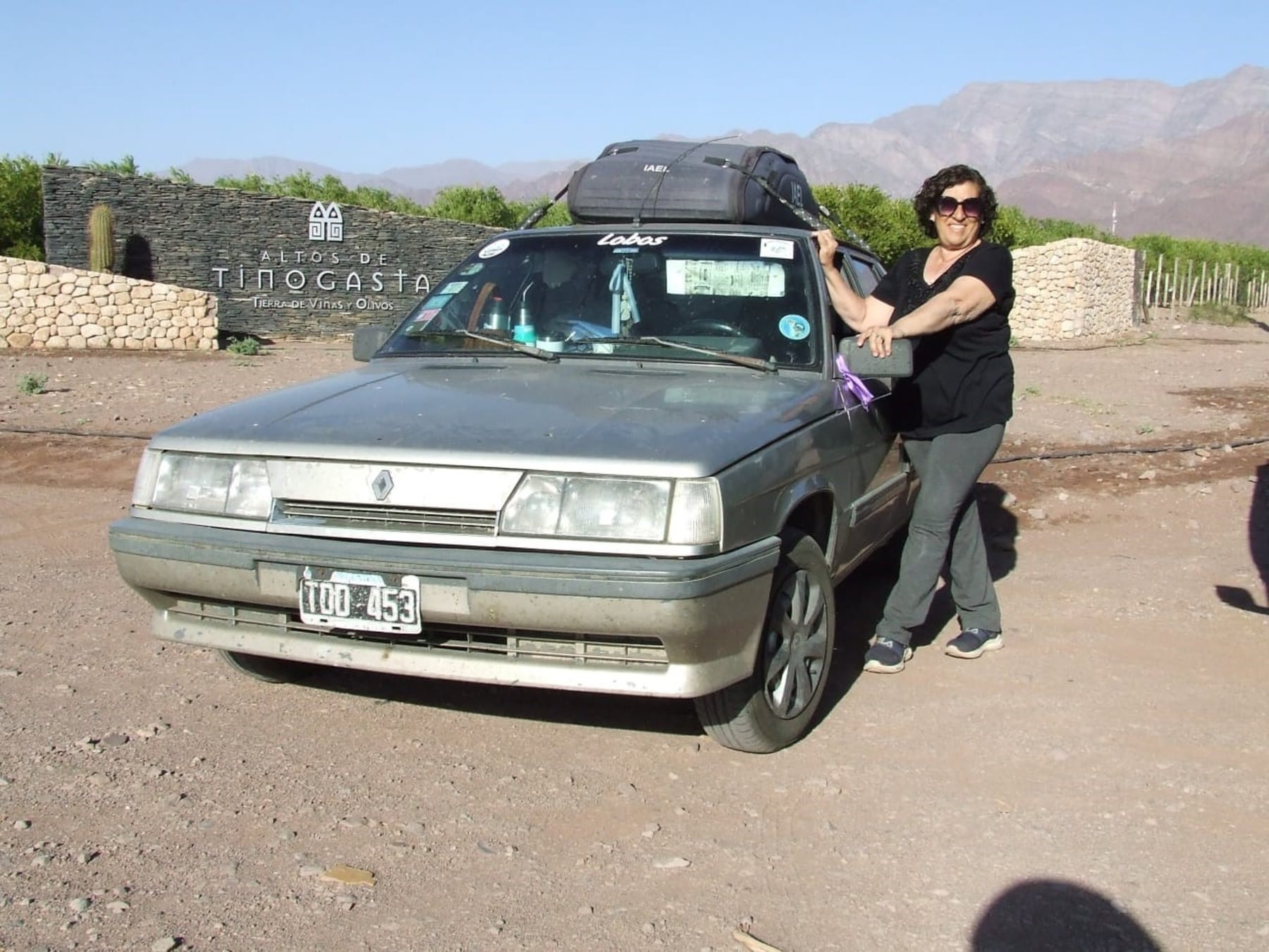 A los 63, en una Berlingo adaptada: la viajera de Lobos que cambió los circuitos armados por los pueblos del norte