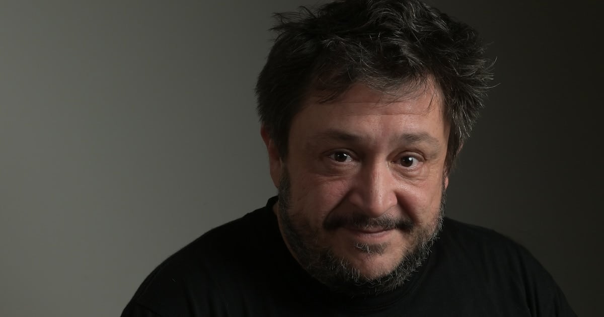 Dieciocho inversores llevan a la Justicia a Hernán Casciari por proyectos que, dicen, nunca rindieron