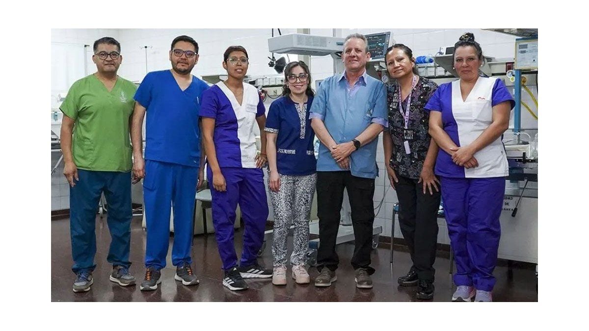 Treinta y un años mirando chicos: el pediatra del Heller que se jubila sin soltar la lapicera