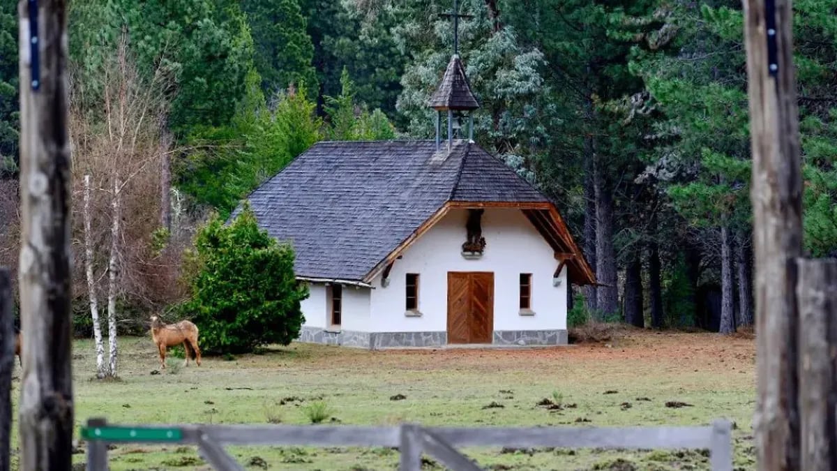 El templo alpino que un príncipe alemán dejó escondido entre los lengas de Meliquina