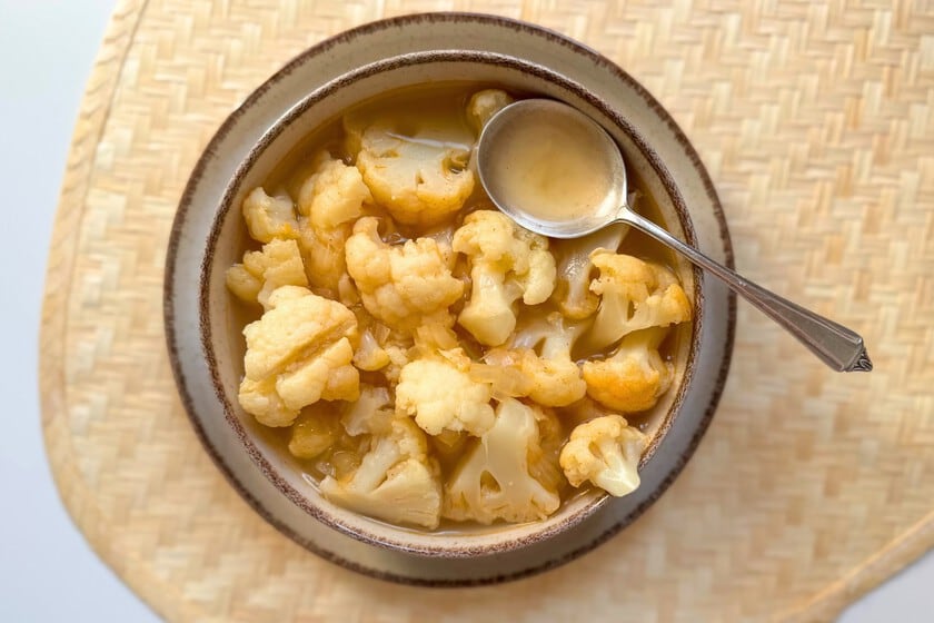 Coliflor en trozos, no en crema: la sopa que conserva el cuerpo de la verdura