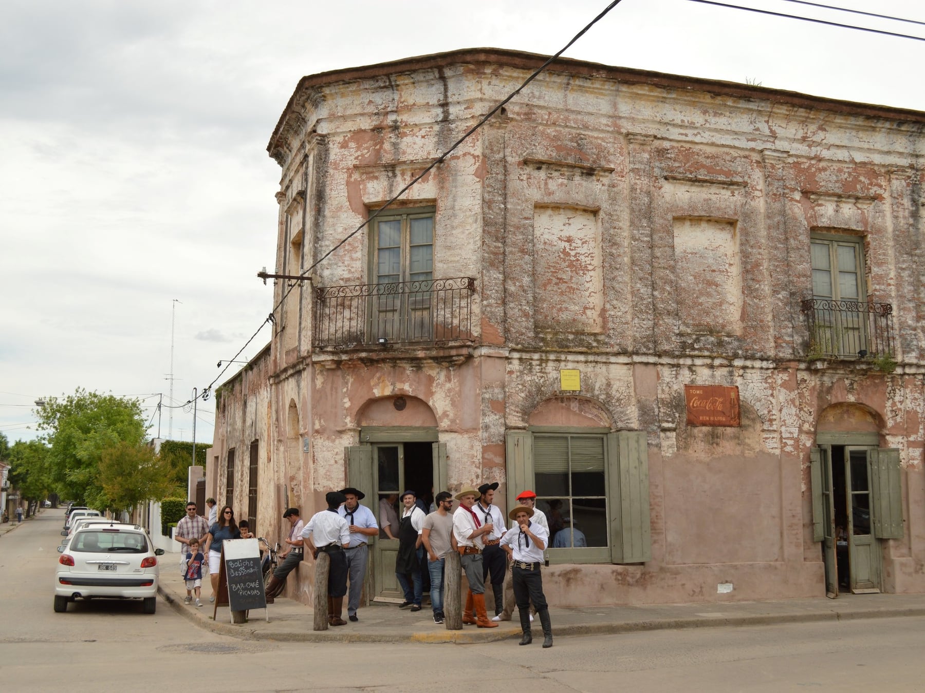 San Antonio de Areco, más allá del gaucho: el pueblo donde la artesanía se reinventa taller por taller