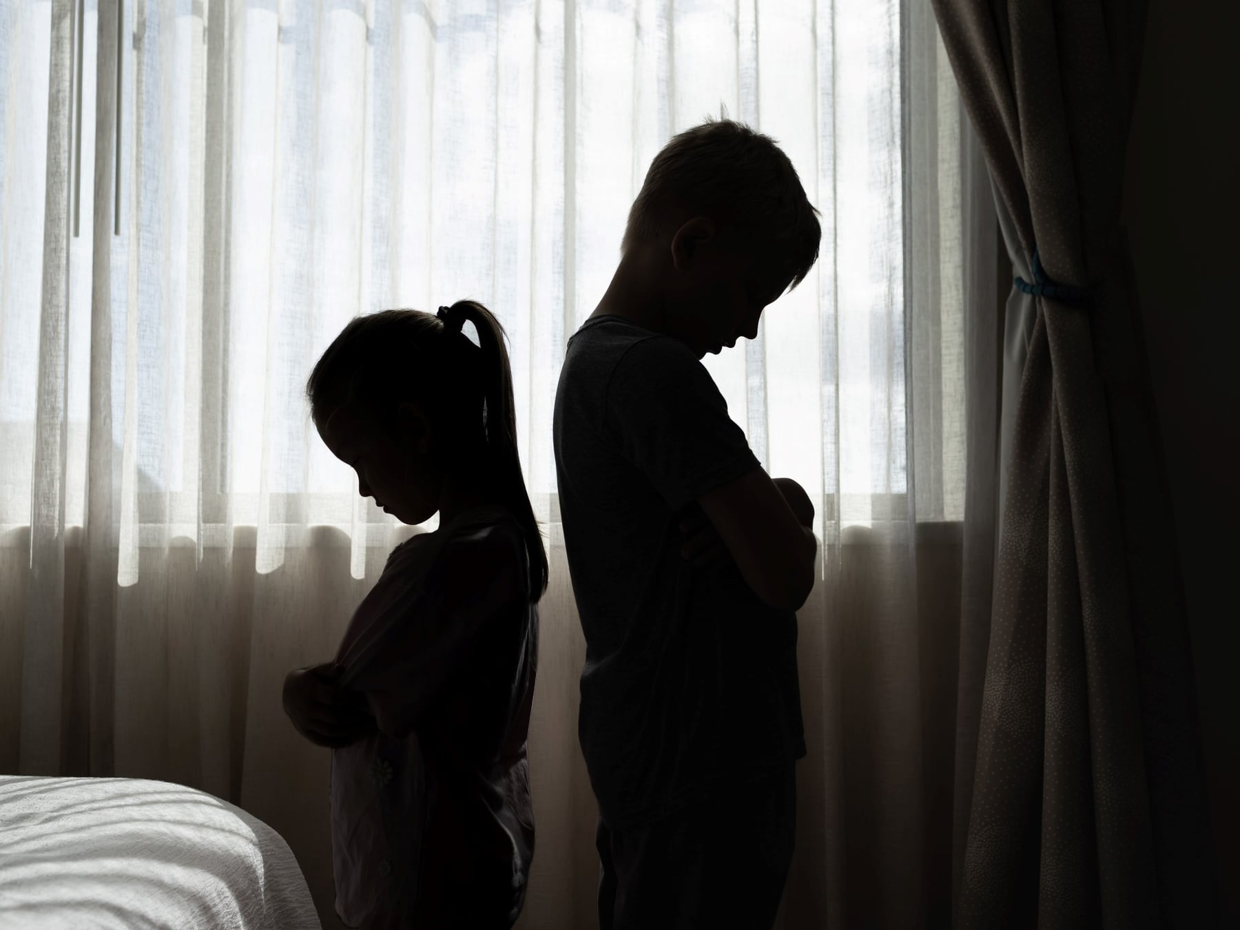 La infancia que cada uno guarda: por qué dos hermanos criados bajo el mismo techo pueden recordar vidas tan distintas