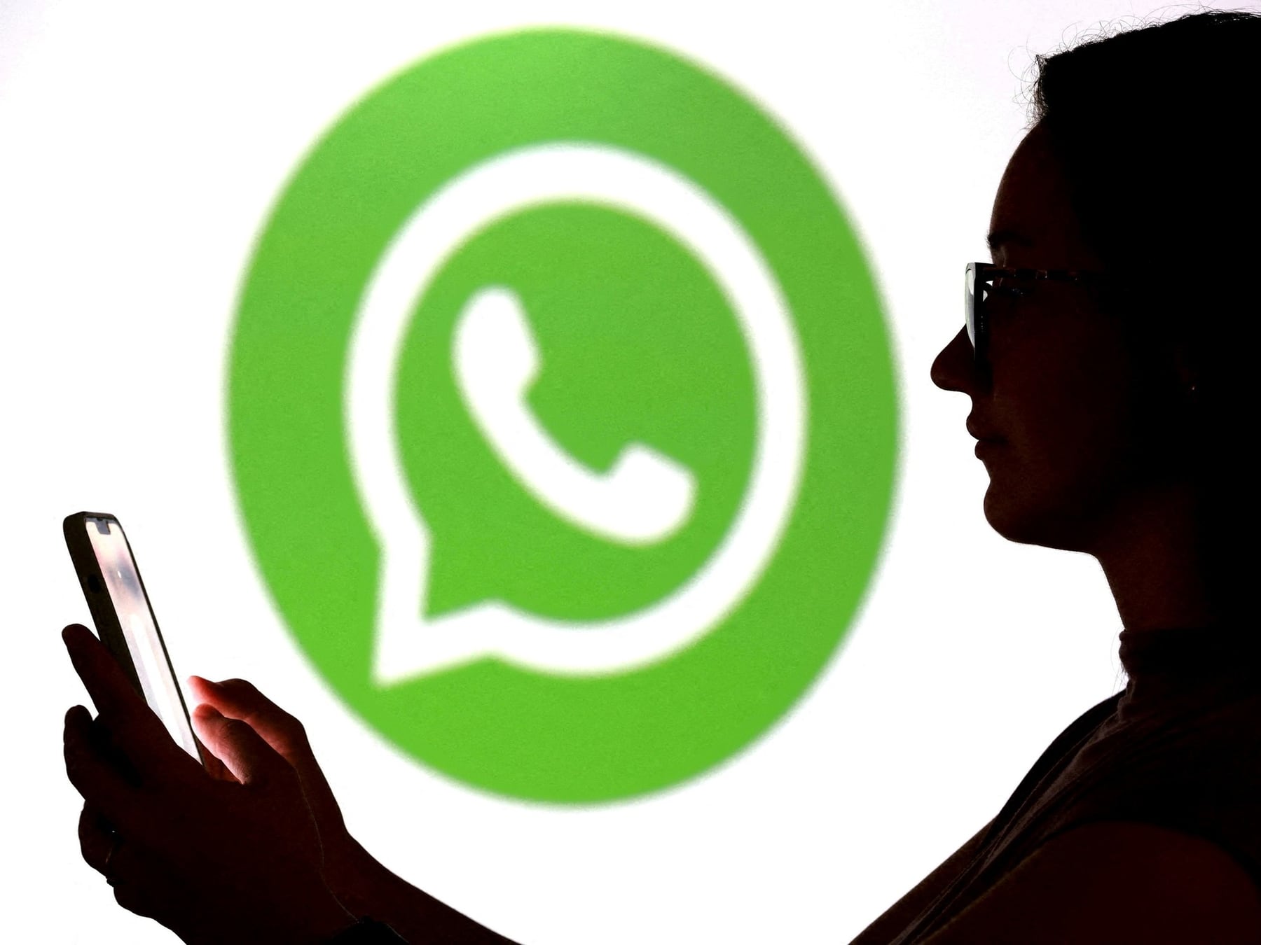 WhatsApp permite revisar y expulsar equipos conectados a una misma cuenta